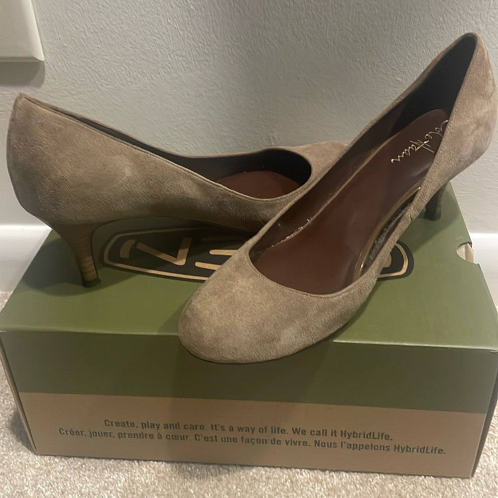 Cole haan taupe suede heels